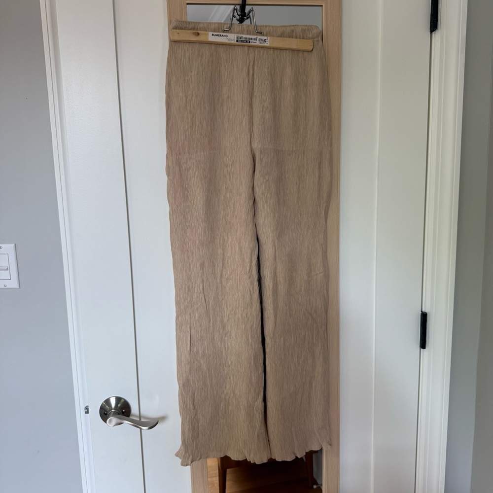 Abercrombie & Fitch Beige Crinkle Texture Wide Leg Pants - Picture 6 of 6